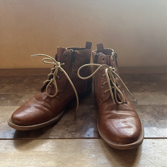 Volatile Tan Ankle Boot - Picture 1 of 8